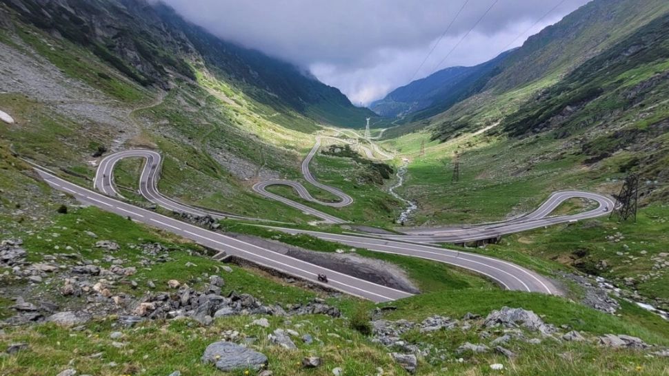 Traficul rutier pe Transfăgărășan va fi restricționat vineri