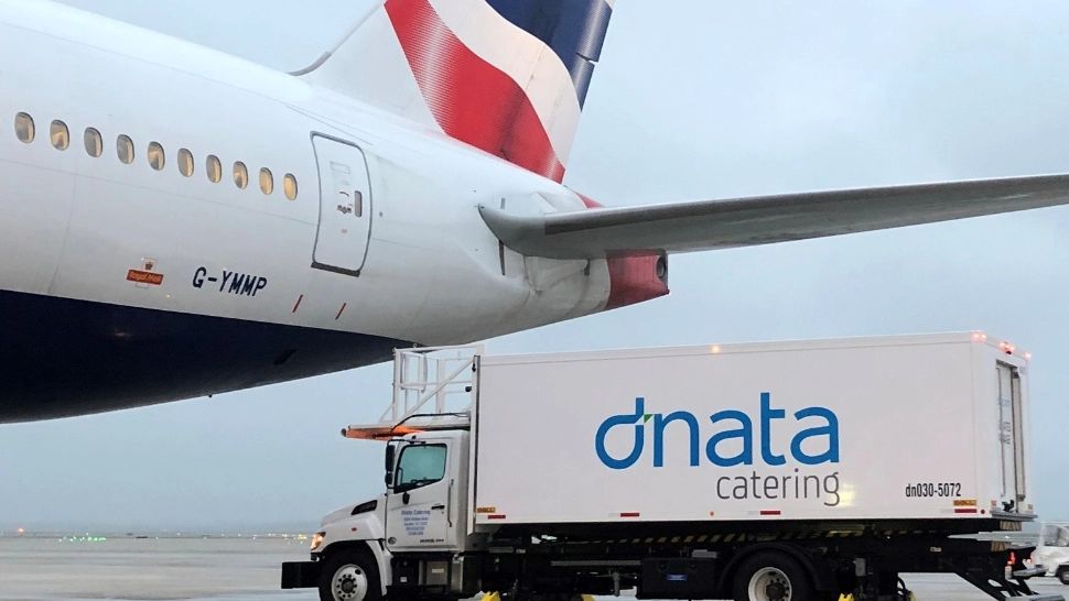 Grindeanu merge pe mâna mafiei arabe. Firma Dnata Catering continuă să măsluiască licitații în cârdăşie cu conducerea Aeroportului Otopeni: 12 milioane de euro, irosite pe apă plată și iaurturi