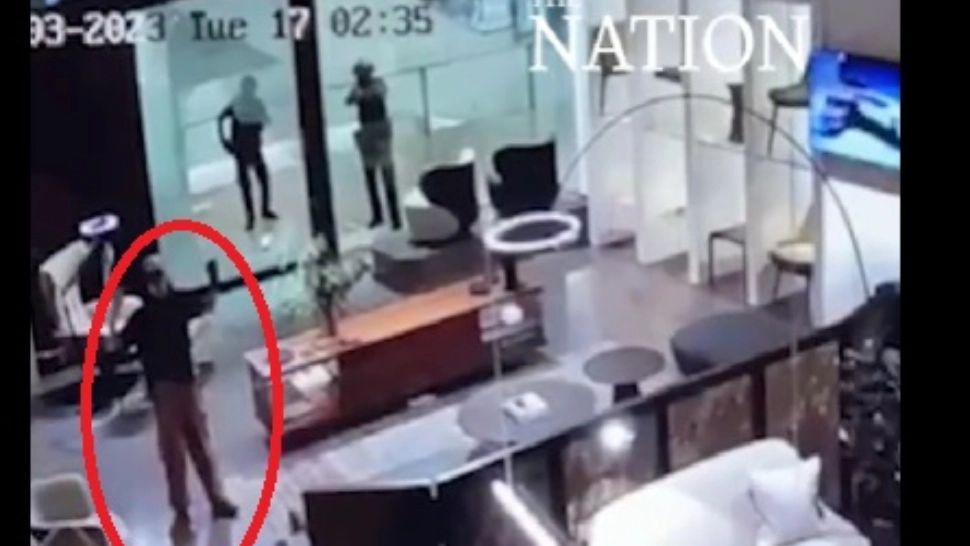 Atac armat într-un important centru comercial din Bangkok! Cel puţin 3 morţi şi 4 răniţi / Captură video