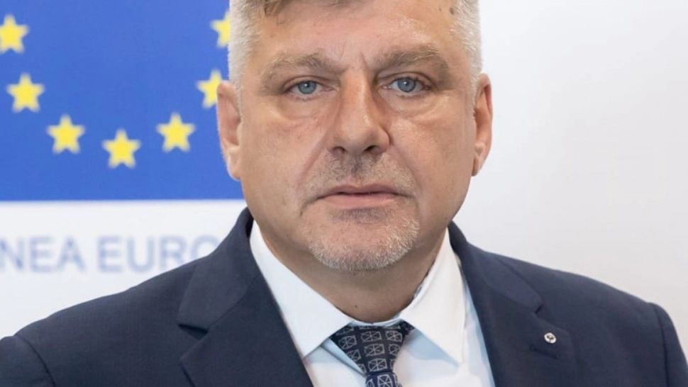 Cum își forța colegele directorul șpăgar de la MIPE să-i dea bani din salariu. Obținea "abonamente sexuale discrete" de la subordonatele rău-platnice