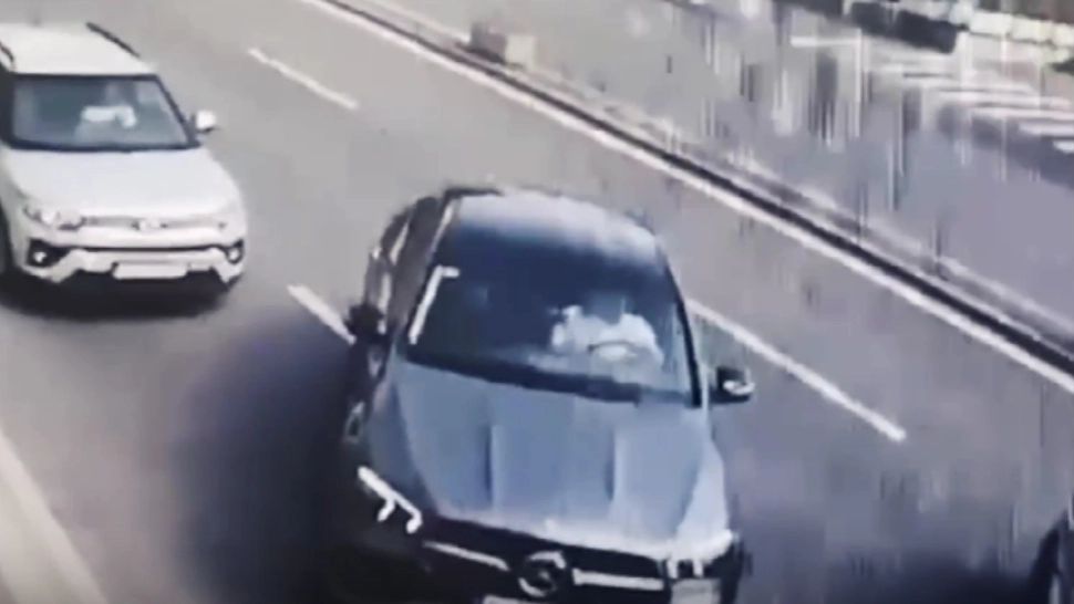 Avocat beat, prins de polițiști după ce a încercat să scape de un control/ Captură video