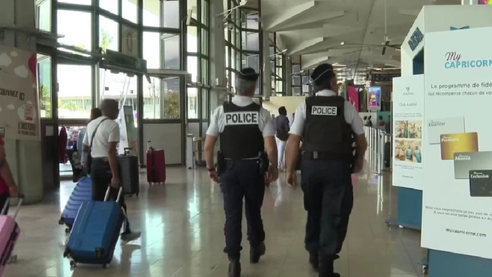 Haos în Franța. Alerte cu bombe pe 6 aeroporturi, pe fondul amenințărilor și atacurilor teroriste
