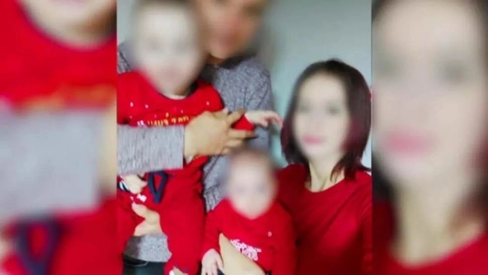 Mama care și-a aruncat copiii de la etaj a fost trimisă în judecată