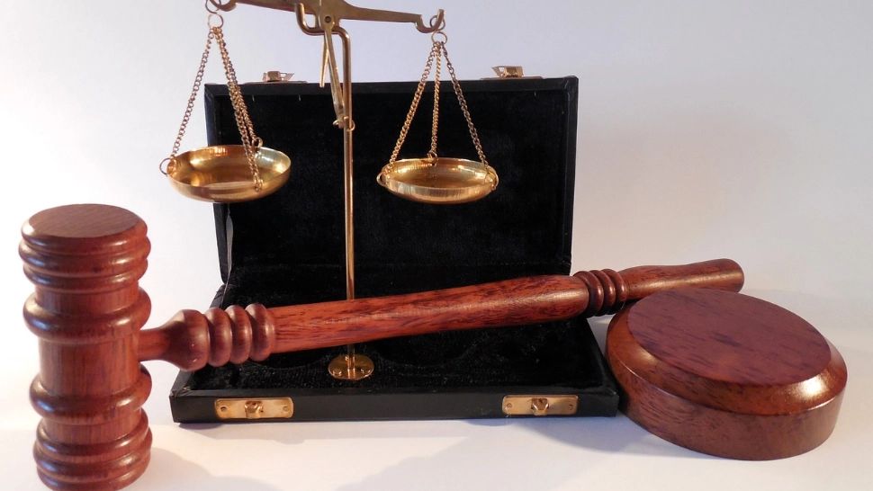 Cine beneficiază de decizia ICCJ ca investigatorii sub acoperire să nu mai facă interceptări