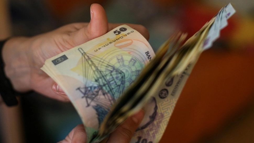 Bani în plus la salariu pentru anumiți români