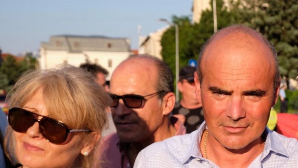 Rareș Bogdan în mijlocul mulțimii (Profimedia)
