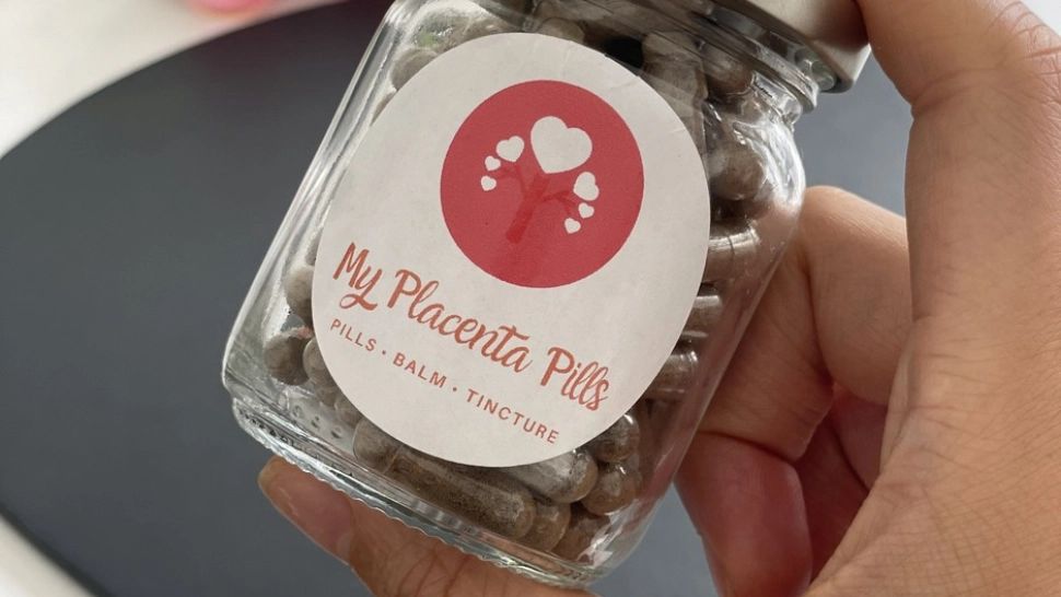  Gumă de mestecat și smoothie cu extract de PLACENTA. Cum a ajuns un tratament controversat o industrie controlată de influenceri? 