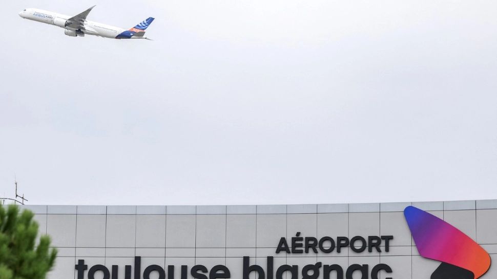Alerte cu bombă la 14 aeroporturi din Franţa! 3 dintre ele au fost evacuate - Haosul persistă/ Profimedia