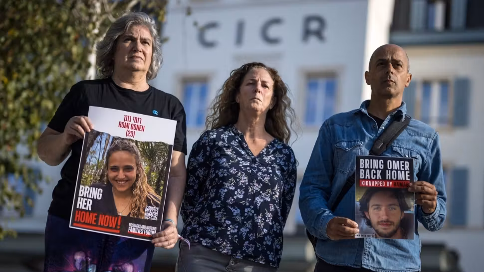 Familii ale celor răpiți de teroriștii Hamas (Profimedia)