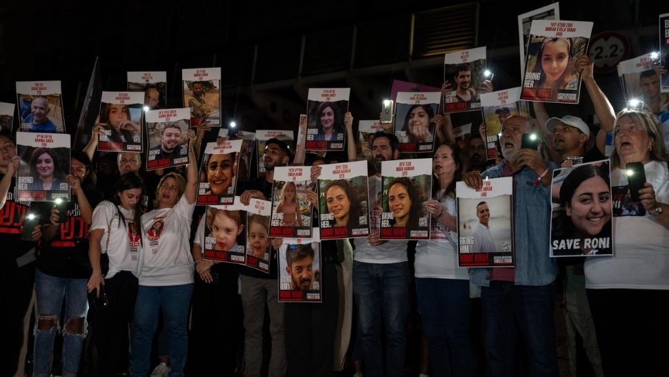 Familiile ostaticilor cer intensificarea eforturilor de negociere pentru eliberare (Profimedia) 