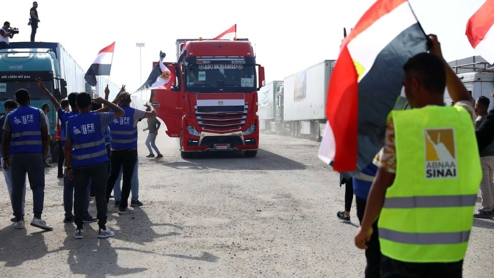 Convoaie umanitare care trec prin Egipt către Gaza. Foto/Profimedia