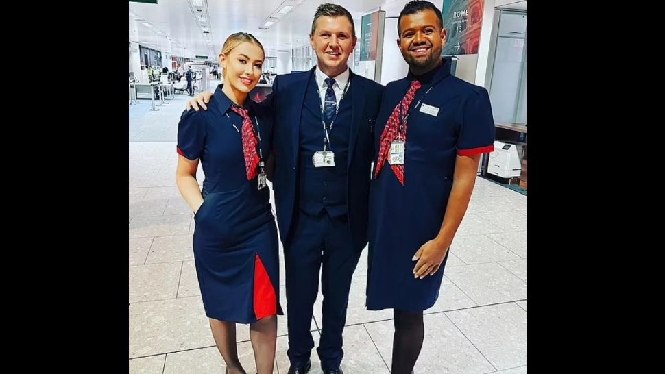Cea mai mare companie aeriană britnică a lansat uniforma neutră de gen. Foto: Daily Mail