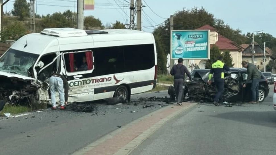 Accident teribil în județul Cluj. 16 oameni au ajuns la spital, numeroase ambulanțe și elicopter SMURD trimise la intervenție - VIDEO