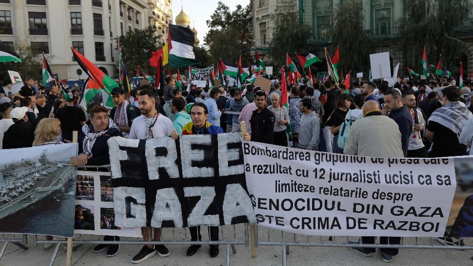 Tensiuni între Poliția Română și susținătorii drepturilor palestinienilor   / Foto: INQUAM/George Călin