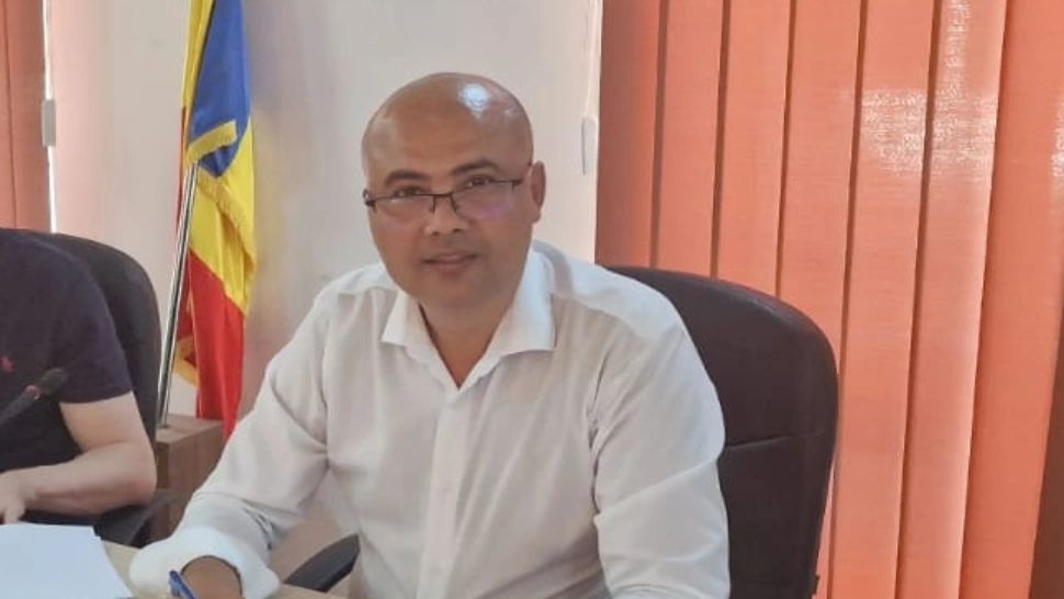 Scandal de proporții într-o primărie. Un edil și-a ieșit din minți și a încercat să dea afară un angajat