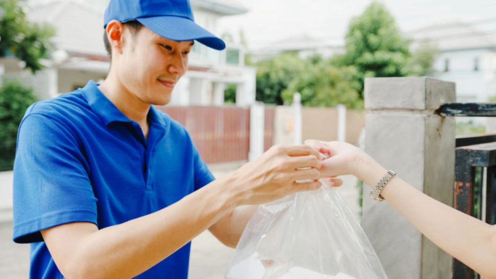 Percheziții de amploare la firmele de livrări din București care angajează asiatici. Evaziunea fiscală URIAȘĂ