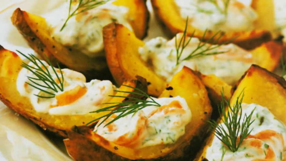 Cartofi copți în coajă cu somon afumat și mărar - Secretul celei mai simple rețete pentru o gustare specială