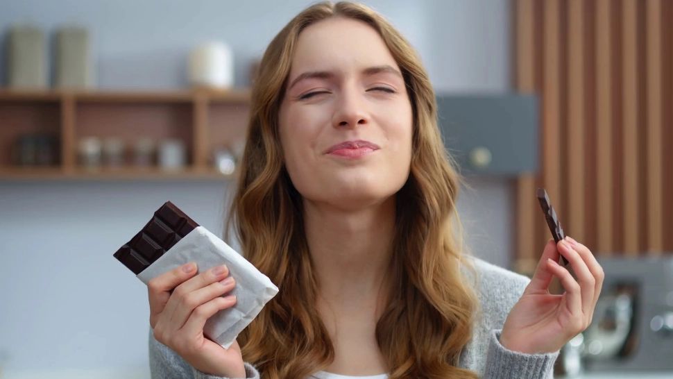 4 obiceiuri considerate nesănătoase care, de fapt, îți fac bine