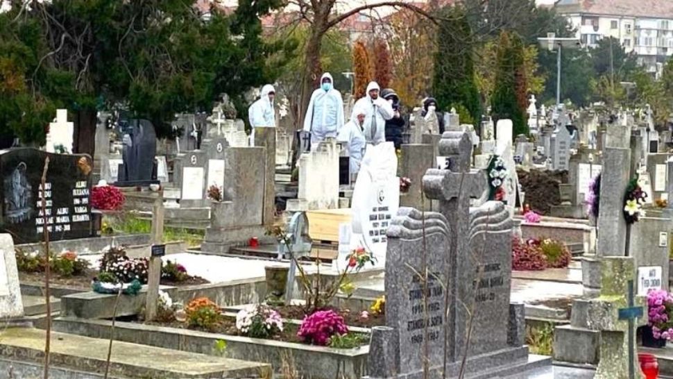 Cadavrul unei femei cu diagnostic COVID-19, deshumat după trei ani. Foto: Agerpres