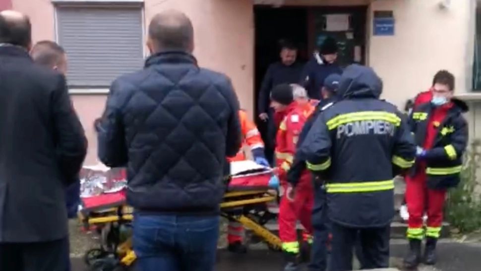 Explozie devastatoare la un bloc de locuințe din Lugoj: o victimă cu arsuri pe 40% din corp, 23 de garsoniere afectate - VIDEO