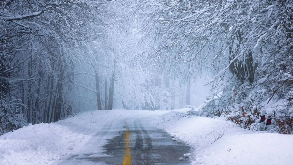 Prognoza meteo 23 noiembrie: ploile și ninsorile pun stăpânire pe țară. Avertizare de polei