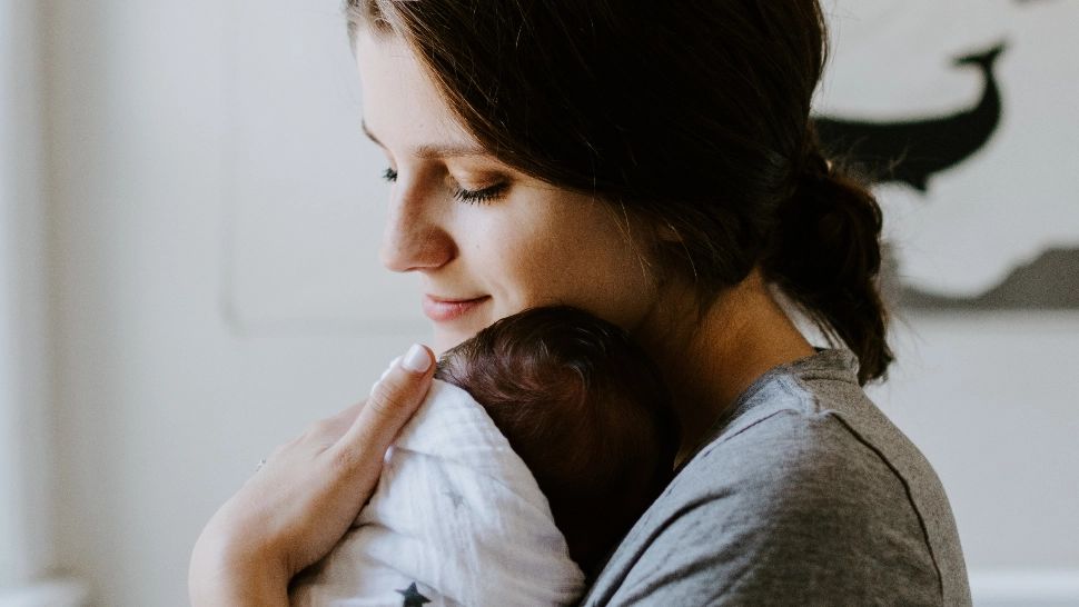 Mamele vor ieși mai repede la pensie, în funcție de câți copii au - Anunțul ministrului Muncii/ unsplash.com
