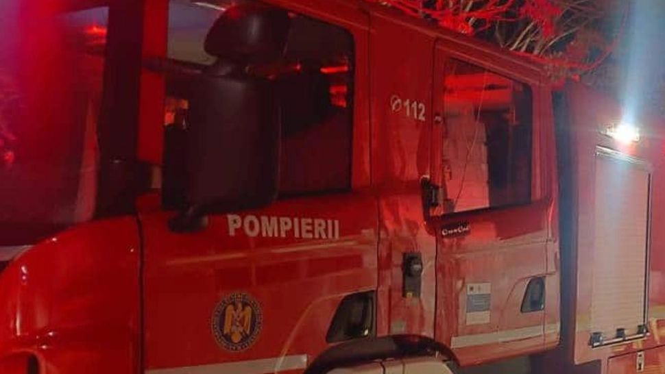 Acoperișul unei pensiuni din Harghita a luat foc! Intervin pompierii/ Arhivă foto