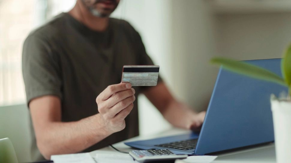 Cel mai ușor se fură bani online. Foto/Arhivă