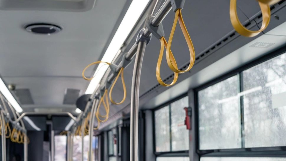 Alertă cu bombă în Capitală. Colet suspect, găsit într-un autobuz. Foto: Profimedia