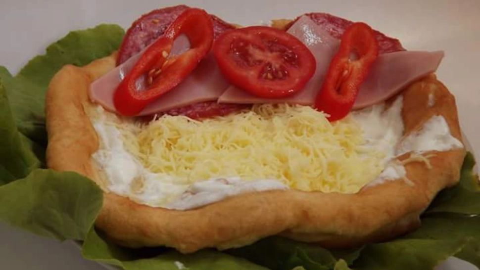 Rețeta tradițională de LANGOȘI pufoși - Gustul autentic dat de 2 trucuri simple folosite la preparare