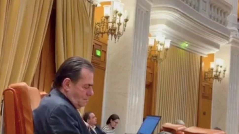 Ludovic Orban a adormit la ședința solemnă de Ziua Națională din Parlament - Imagini de senzație