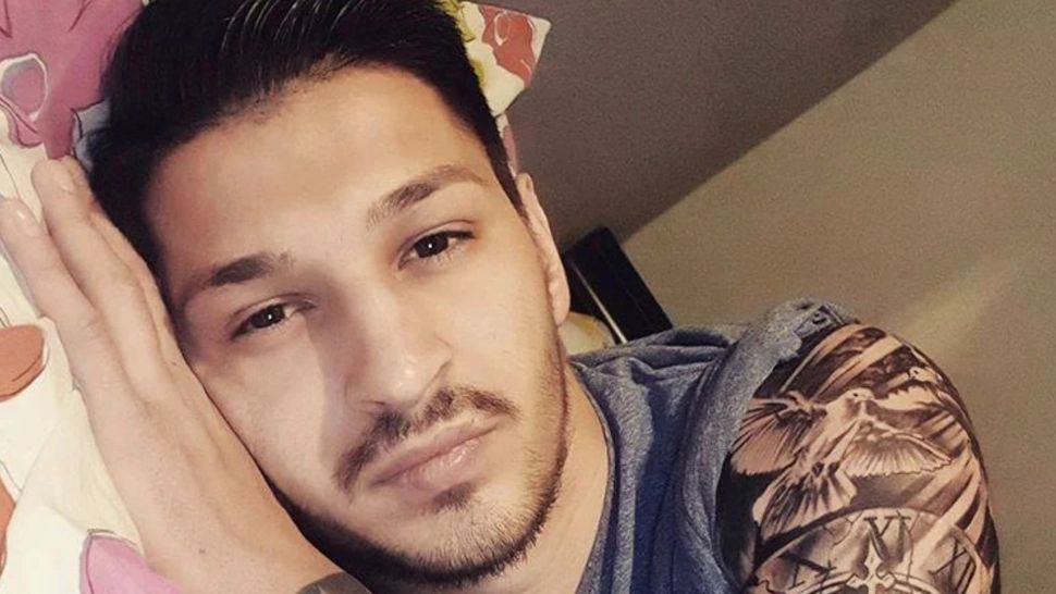 Pompier-vedetă, condamnat pentru trafic de persoane. A fost căpitanul unei echipe de fotbal și a participat la Puterea Dragostei