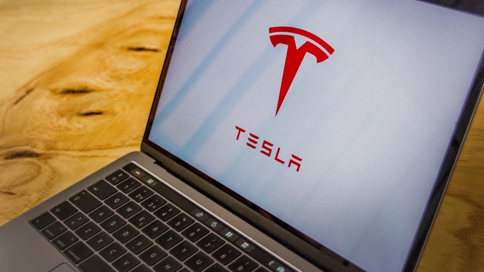 Incident terifiant într-o fabrică Tesla. Un inginer a fost atacat de un robot