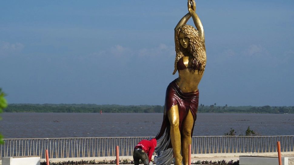 Columbienii i-au ridicat Shakirei o statuie din bronz în orașul său natal. Foto: Profimedia