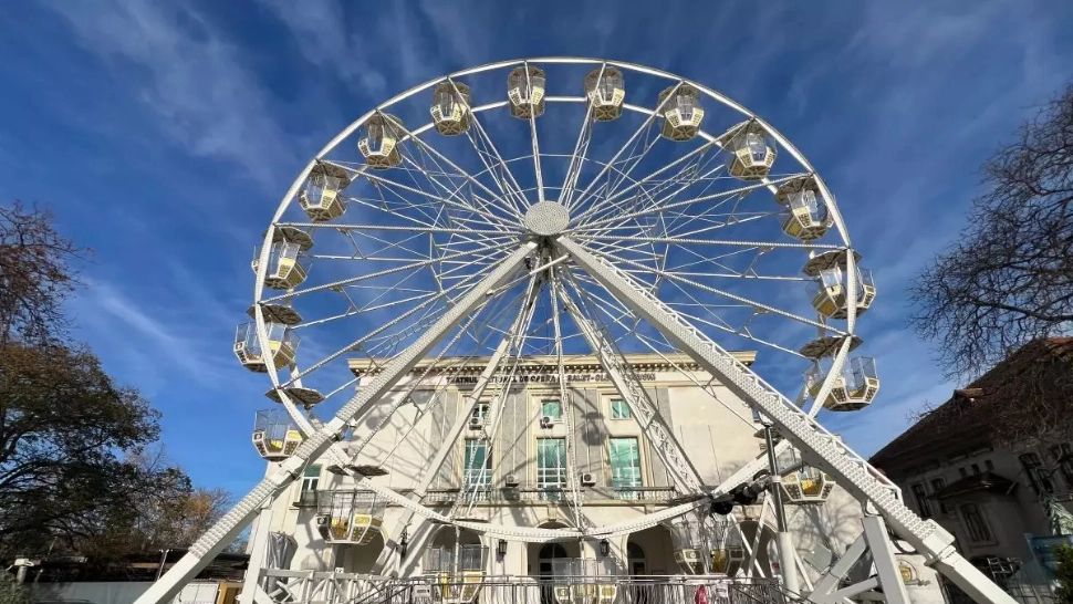 Roata panoramică din Târgul de Crăciun din Constanţa a rămas BLOCATĂ cu 45 de persoane, dintre care 29 de copii