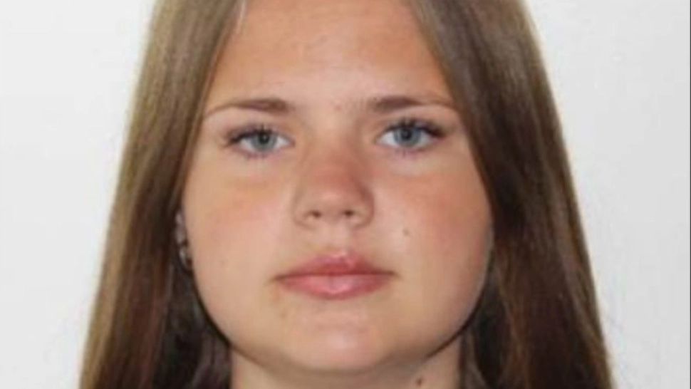 Adolescentă de 16 ani, căutată de polițiștii buzoieni. Părinții cred că fata ar fi fugit cu un băiat cunoscut pe Facebook 
