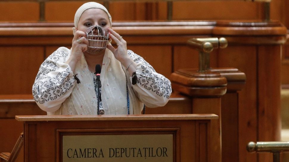 Cozmin Gușă: Șoșoacă a bătut palma cu Nicușor de la distanță. Puterea se folosește de proteste, fermierii sunt batjocoriți
