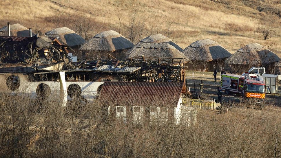 Angajații de la Ferma Dacilor au rupt tăcerea: ce s-a întâmplat, de fapt, în ziua tragediei. "Domnul i-a spus soției că e mult fum și au început să se lovească reciproc"