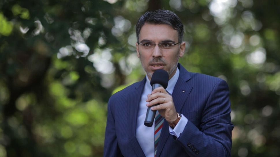 Cozmin Gușă: Omul Negru al Zilei, Remus Ștefureac. Al doilea ”Remus” al lui Kavalec. ”Ne batem joc de meserie, c-așa vor americanii!”