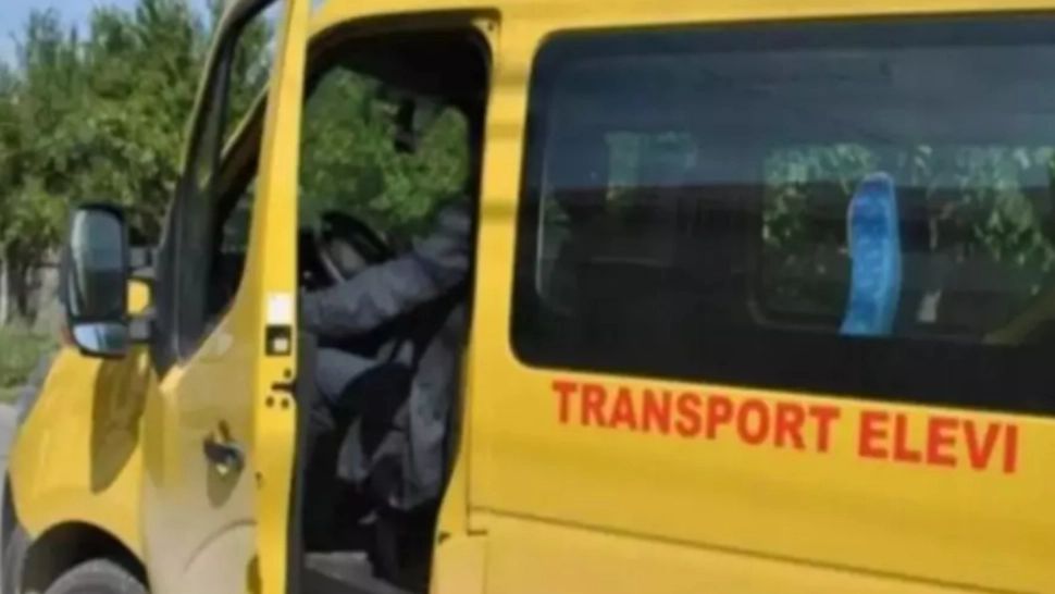 Microbuz transport elevi/Arhivă foto