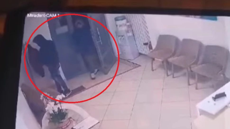 Clinică stomatologică din Galați, prădată de hoți! Ce au furat aceștia din cabinetul dentistului/ Captură video