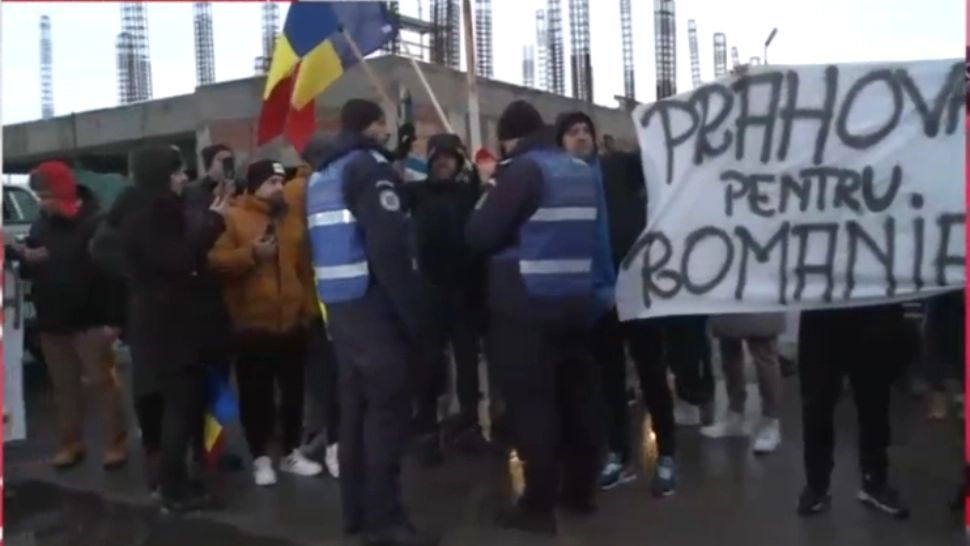 Tensiuni între jandarmi și protestatari. Autoritățile i-au amendat pentru că au făcut grătarul