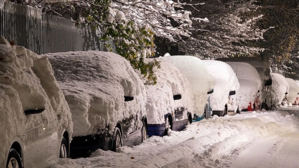 Informare meteo de vânt puternic, precipitații mixte și polei. Zonele unde continuă ninsorile viscolite