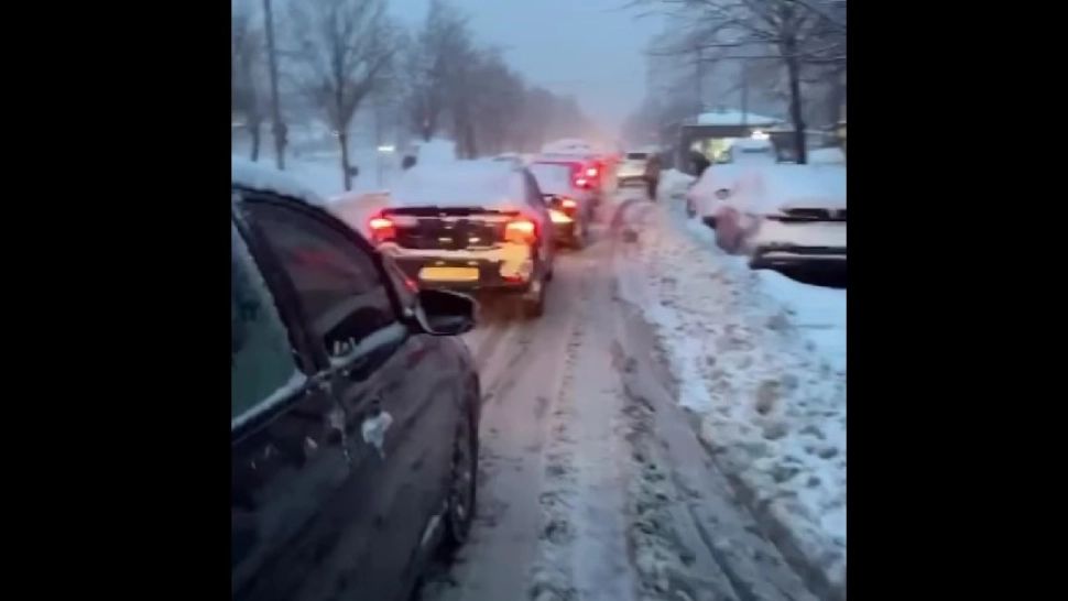 Coloane pe sute de metri, în municipiul Iași. Foto/Captură video