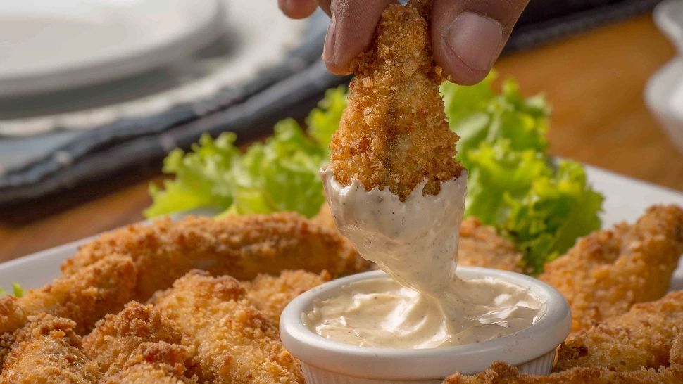 Cum prepari acasă delicioșii nuggets de pui. Ies mai buni ca la fast food