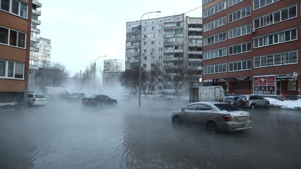Imagini halucinate într-o metropolă din Rusia. Un râu de apă fiartă curge pe străzi, oamenii îngheață în case - GALERIE FOTO