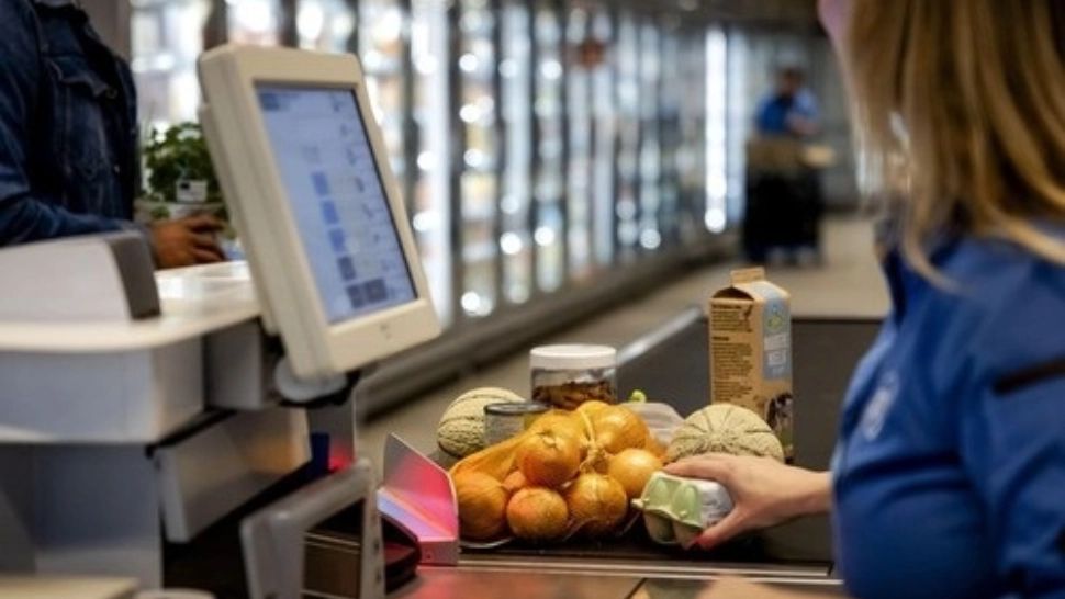 Peste jumătate dintre clienții din generația Z preferă casele de marcat self-service pentru ca pot sa fure mai ușor