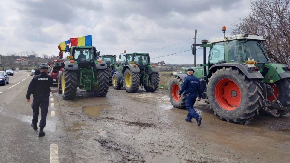 Trafic paralizat pe autostrada București-Pitești de protestul transportatorilor și fermierilor. Se circulă în coloană și pe Centura Capitalei -VIDEO