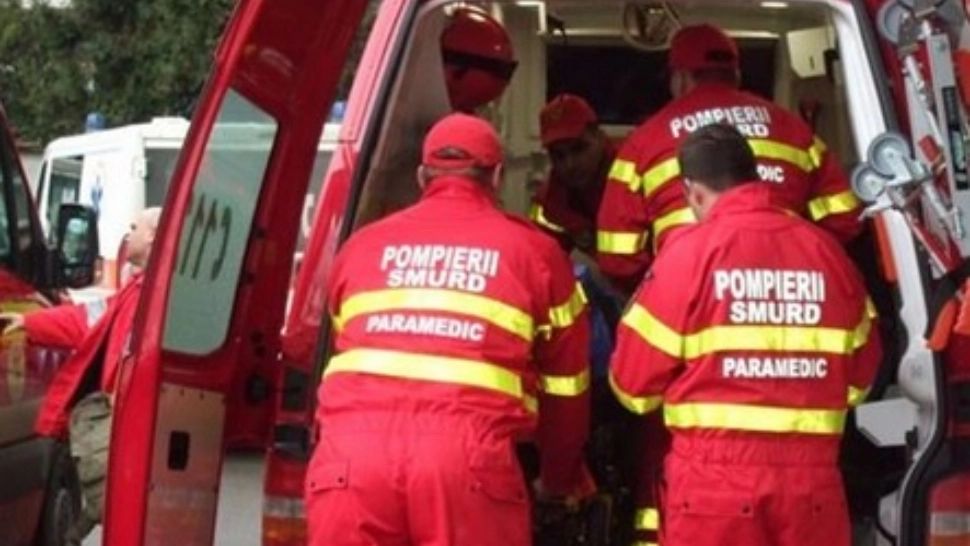 O femeie şi-a înjunghiat de două ori soţul, la interval de 13 ore. Bărbatul, în stare critică