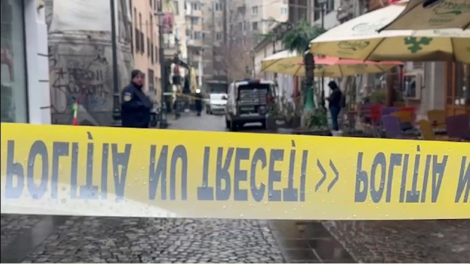 Cum se simte tânăra găsită inconștientă în scara unui bloc din Centrul Vechi, după ce a fost snopită în bătaie/ Captură video